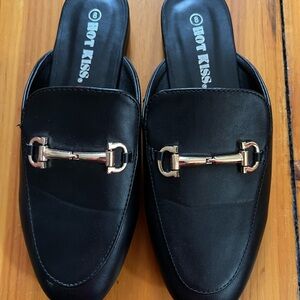 Hot Kiss Black Loafers Mule with Gold Accent